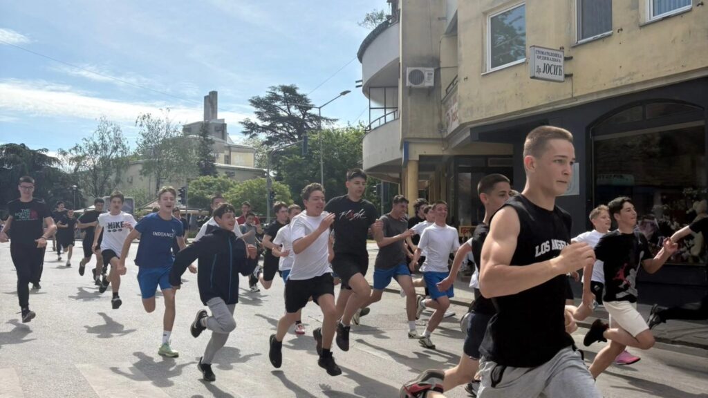 Đurđevdanski kros u Vršcu okupio učenike u duhu zajedništva i prijateljstva 690772807 122168763518902484 5865006813095951598 N 1024x576